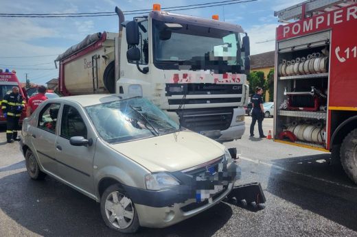 Közlekedési baleset Túrterebesen: személyautó és teherautó ütközött össze