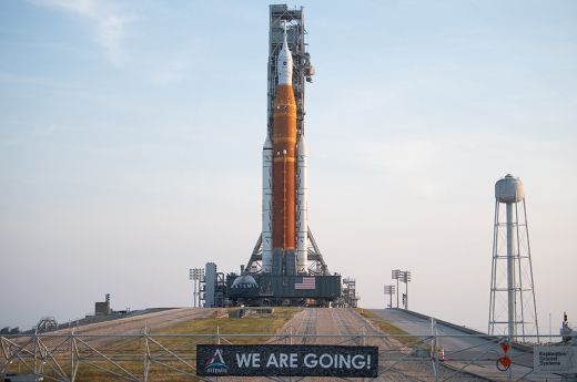 Indulásra kész a NASA óriási holdrakétája
