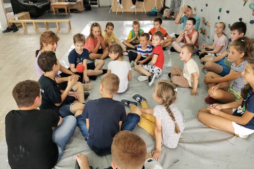 Ifjak és gyermekek hitben való nevelése kultúra és művelődés által