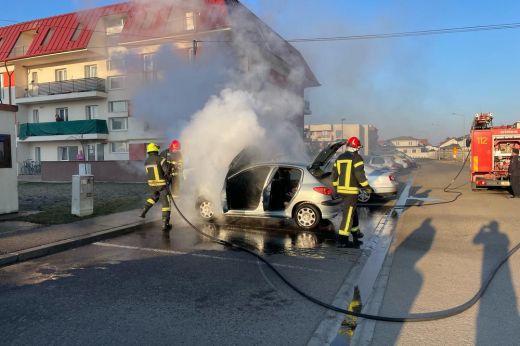 Lángoló autóhoz riasztották a tűzoltókat Szatmárnémetiben - FRISSÍTVE