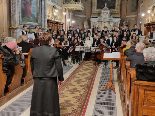  Tizennegyedik alkalommal csendültek fel karácsonyra hangoló dallamok a szatmárnémeti Székesegyházban