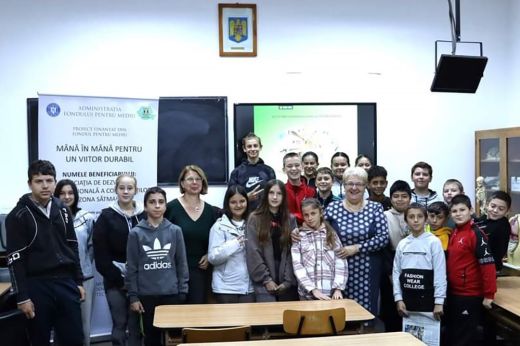 Kéz a kézben egy fenntartható jövőért! – Környezeti nevelés a Szatmár megyei iskolákban