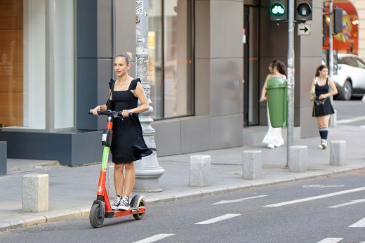 Franciaországban megtiltják a 14 éven aluliak számára az elektromos roller használatát