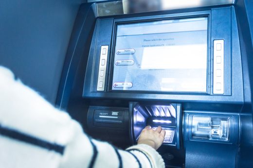 Bankautomatából lopott egy lázári férfi