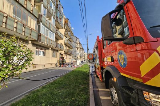 Lakástűz a Batizi úton. Több tűzoltókocsi is a helyszínre sietett - FRISSÍTVE