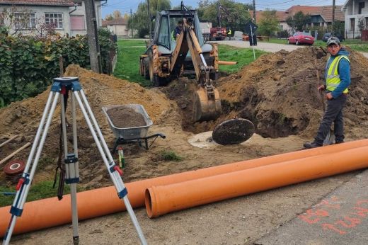Pusztadaróc. Némi csúszás lehetséges a petei csatornahálózat kivitelezésében