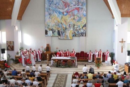 Pünkösd vasárnapján a szatmárnémeti, a nagykárolyi, az atyai Szentlélek templomok ünneplik búcsújukat