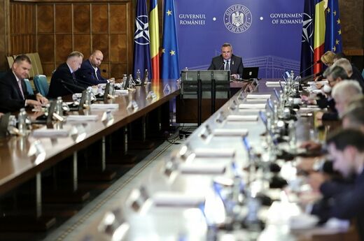 Meghosszabbította év végéig a kormány a munkahelyvédelmi bértámogatást