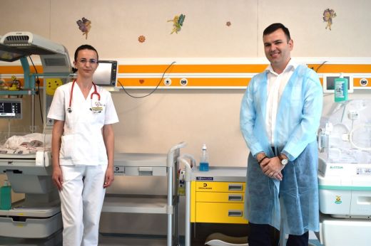 A DRÄXLMAIER vállalat hozzájárul a Megyei Kórház Neonatológiai osztályának korszerűsítéséhez