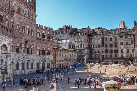 Siena városa magatartási útmutatóval igyekszik 
