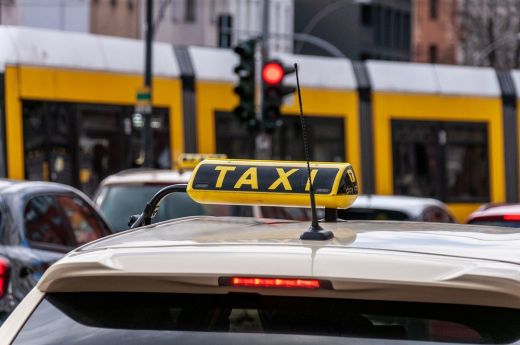 A fuvarmegosztó szolgáltatásokat végző cégek ellen tüntettek a taxisok Kolozsváron