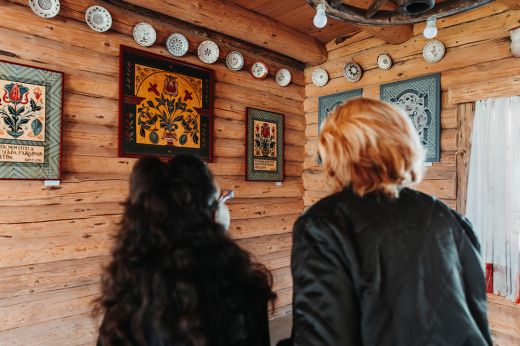 Az ecsettől a mennyezetig – Festett templomkazettákból nyílt kiállítás a Lépésházban