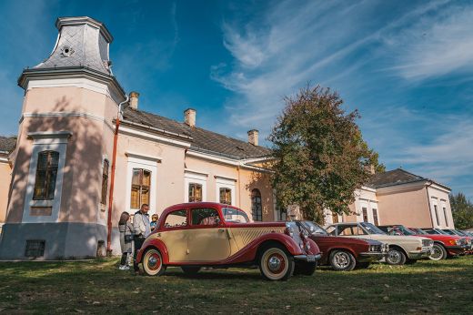 Őszi Retróparádé oldtimer találkozó – négykerekű veterán autók Szatmárnémetiben