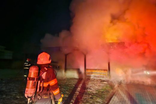Lángoló tető miatt riasztották szombat éjszaka a szatmári tűzoltókat