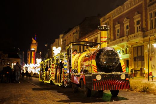 Már a karácsonyi vásár nyitónapján kigurul a Mikulásvonat