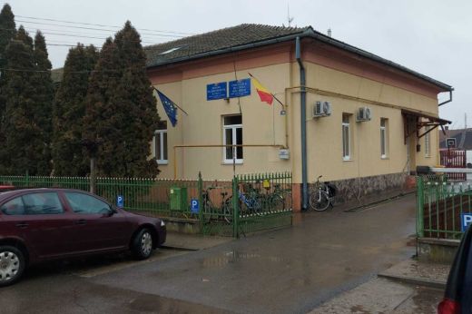 Kálmánd. Csak a falai maradnak a régiek a polgármesteri hivatalnak