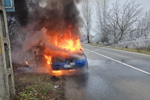 Teljesen kiégett egy autó Szatmárnémetiben