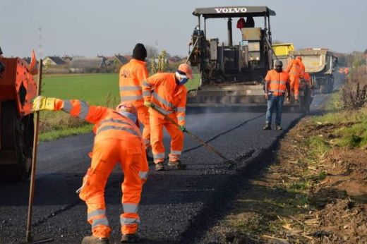 Több mint 100 millió lejből korszerűsítik a petei határ és Gombáspuszta közötti, 194B jelzésű megyei utat