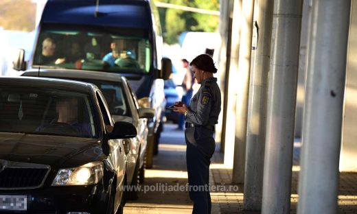 Hatalmas volt a torlódás a hétvégén: több mint 145 ezren hagyták el az országot Peténél és Csanálosnál