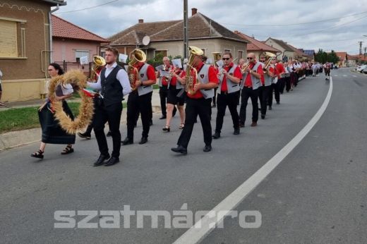 Aratási hálaadó ünnepség és fúvóstalálkozó Kálmándon