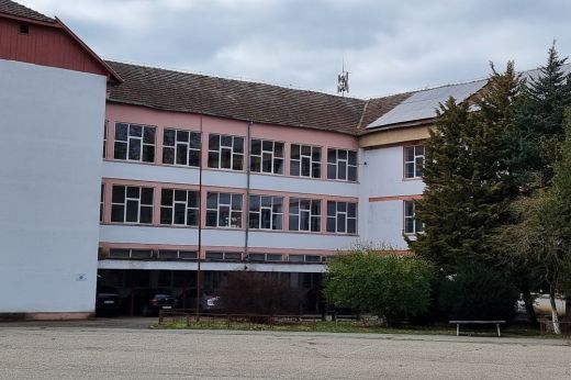 Már működnek a napelemek! Környezetbarát energiaellátás és modern felszerelések az iskolákban Sárközújlakon