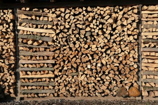 Van-e mit a tűzre aprítani? Mennyire vannak felkészülve az iskolák a fűtési szezonra a községekben. Minikörkép