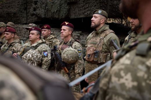 Felmérés: az ukránok leginkább a hadseregben bíznak, az államfő a hetedik helyen áll