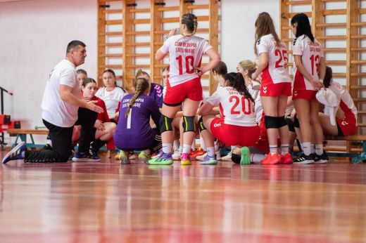 Újszentesen kaptak ki a kézilabdázó juniorlányok