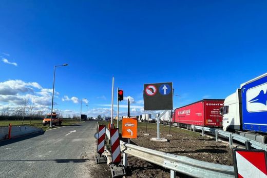A kamionok súlyának menet közbeni lemérését lehetővé tevő rendszert helyeznek üzembe pénteken a nagylaki autópálya-határátkelőnél