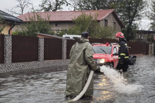 Utakat öntött el és fákat döntött ki a Barbara ciklon az ország délkeleti részén - VIDEÓ