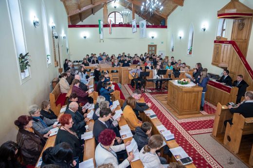 Hálaadás a felújított padokért és az újrainduló toronyóráért Szigetlankán