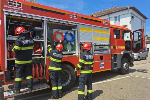 Vadonatúj tűzoltókocsival erősít a Szatmár megyei katasztrófavédelem