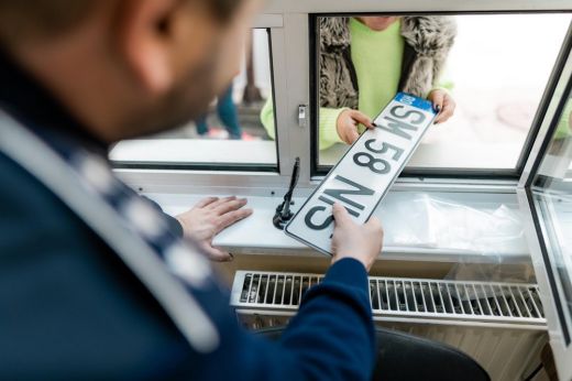 Szenátus: teljes egészében az internetre költözik a gépkocsik forgalomba helyezése vagy forgalomból való kivonása
