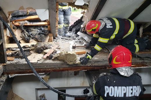Négy órán át küzdöttek a lángokkal a tűzoltók Aranyosmeggyesen - Helyszíni képek