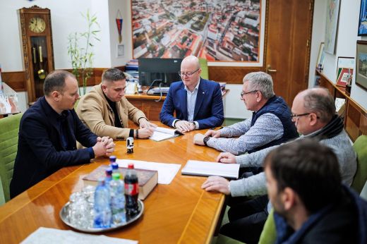 Több mint 5,5 millió lejes beruházással aszfaltoznak földes utakat Szatmárnémetiben