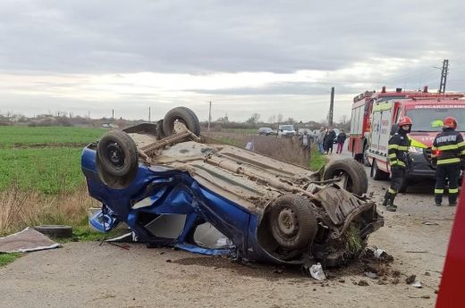 Újabb baleset Szatmár megyében: a fiatal sofőrt a tűzoltóknak kellett kivágni a roncsból
