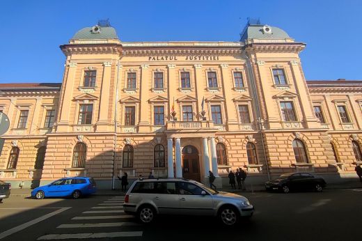 Keményen odacsapott a törvényszék! Több évnyi börtönre ítélték a nőt, aki melltartójában csempészte be az országba a marihuánát