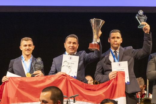 Aranyérmet szereztek a magyar bádogosok a fiatal tetőfedők világbajnokságán