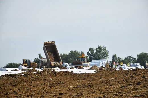 Zajlik a zöldítés az egykori szatmári hulladéklerakó területén