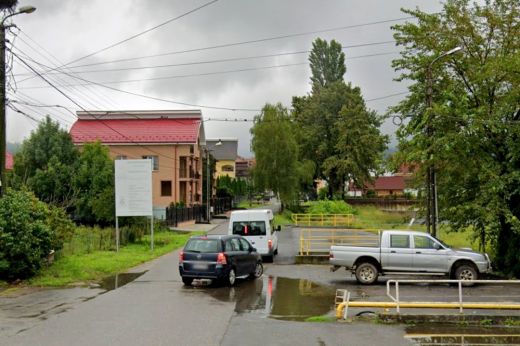 Fának hajtott, majd meglépett a helyszínről az ittas sofőr