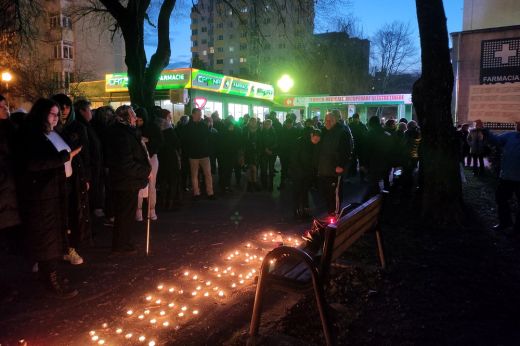 Tüntetés a sürgősségi kórház előtt: a felelősök menesztését követelték a demonstrálók - KÉPEK/VIDEÓ