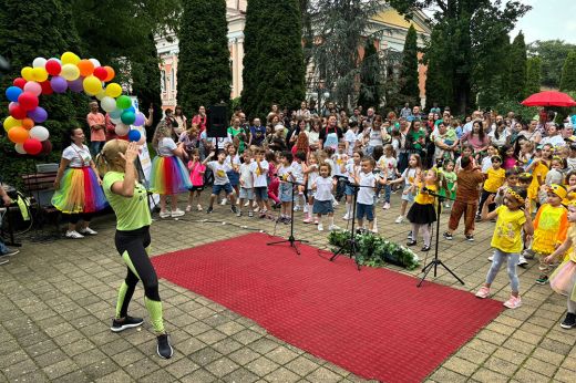 Játék, közösség, színek – különleges hangulatban zajlott a második Play Fest a Kossuth-kertben - Képgaléria