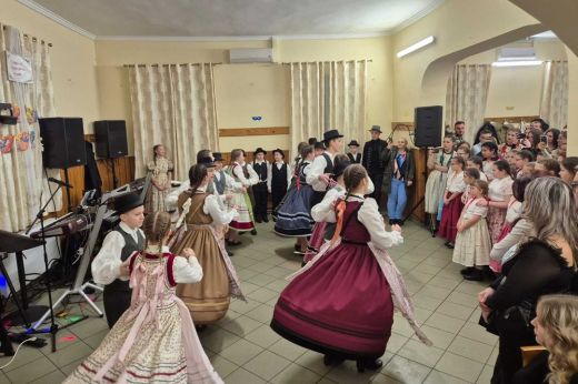 Hajnalig báloztak a Pusztadaróci Hagyományőrző Egyesület jótékonysági farsangi mulatságán - Képgaléria, Videó