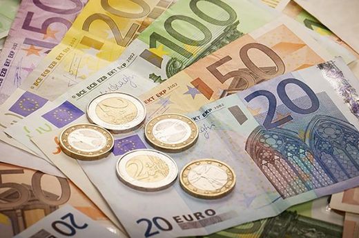 AFP-elemzés: az euró dollárral szembeni gyengülésének következményei