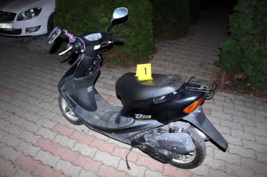 Részegen, jogsi nélkül, be nem jegyzett robogóval krúzolt egy 18 éves fiú