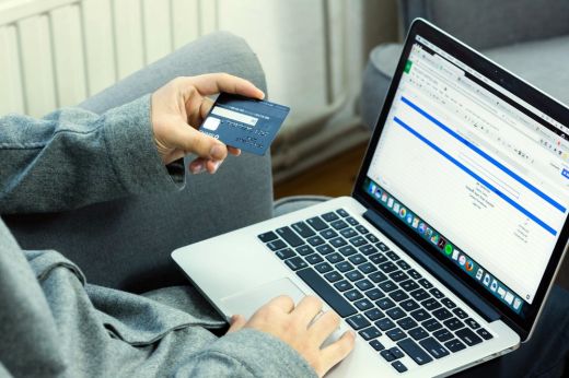 Csúfos átverés: már csak bottal ütheti a csalók nyomát a Szatmár megyei férfi