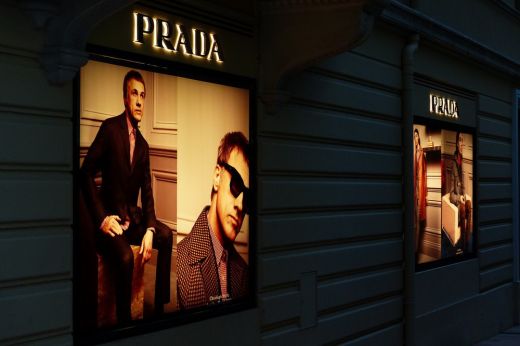 Gigantikus összegért vásárolja meg az olasz luxusmárkát a Prada