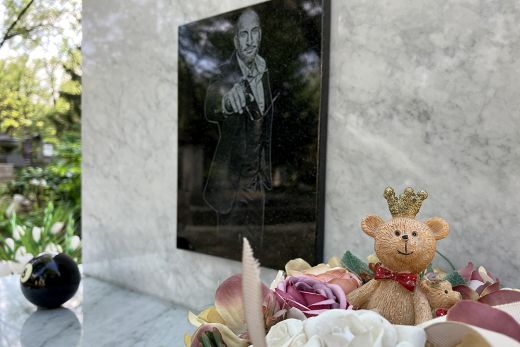 Szívszorító, mit hagyott az édesapja sírjánál Berki Krisztián kislánya – fotók
