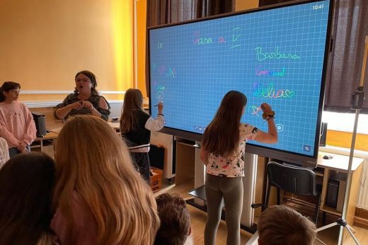 Vetés. Új digitális eszközökkel gazdagodott az iskola
