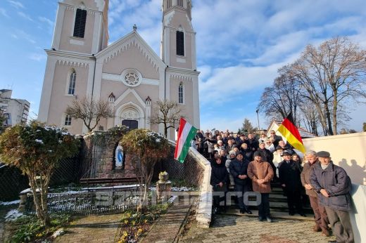 Deportált zajtai svábokra emlékeztek a szatmárnémeti Kálvária templomban - Képgaléria